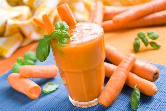 Морковный сок очень полезен, но пить его нужно с осторожностью