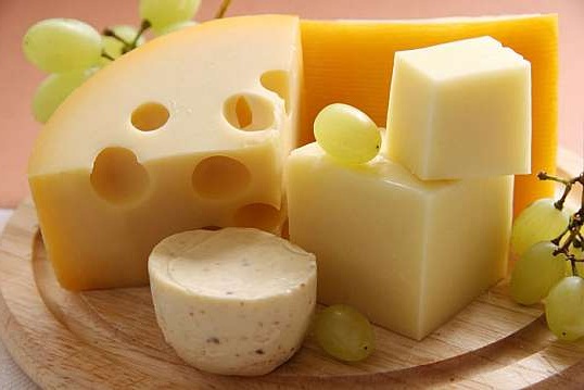 Твердые сорта сыра рекомендуют есть для профилактики простуды