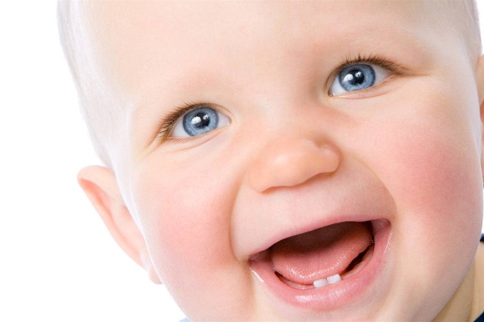 как ухаживать за детскими зубами, первые зубки у ребенка