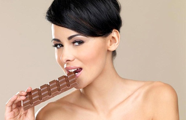 женщины, шоколад, любовь женщин к шоколаду