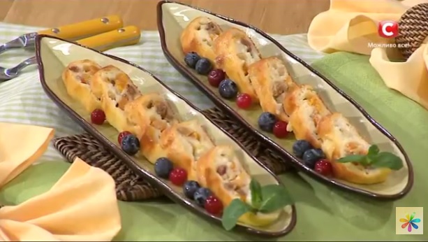 Анита Луценко. Рисовый десерт с яблоками и сухофруктами